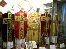 Vestments in different liturgical colours Messgewander MfK Wgt.jpg