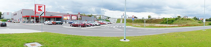 File:Mińsk Mazowiecki okolice sklepu Kaufland - panoramio.jpg