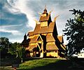 Kopie der Stabkirche Gol im Scandinavian Heritage Park, Minot, North Dakota, USA Baujahre 1999–2001 48° 13′ 35″ N 101° 17′ 52,55″ W