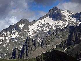 Vedere de pe fața sudică a Mont Ponset;  în prim-plan, crestele Pointe André.