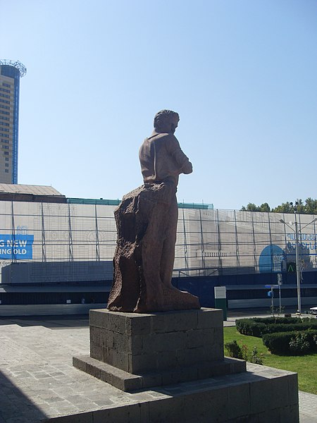 File:Monument of Stepan Shahumyan (22).jpg