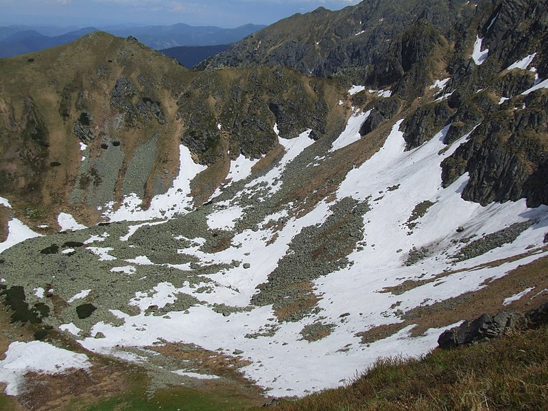 File:Nízke Tatry - Ďumbier cirque.jpg