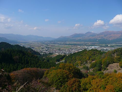 The towns of Takamori and Minamiaso in the heart of Nango-dani valley in Aso district, Kumamoto prefecture. This land is completely located in the giant caldera of the Aso volcano
