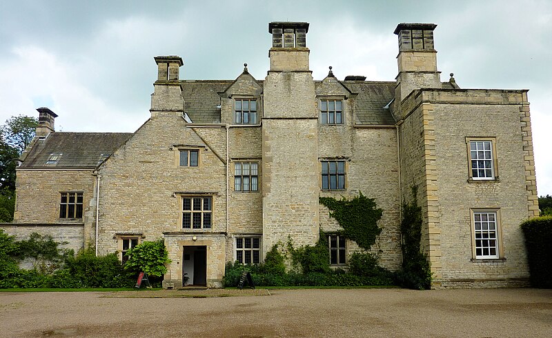 File:Nunnington Hall West.jpg