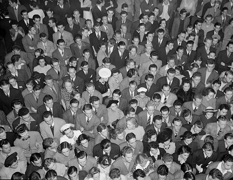 File:Oakland, California. Hot Jazz Recreation. A crowd of young people at the concert of the Benny Goodman Band which took... - NARA - 532264 (cropped).jpg