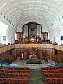 Blick auf den Altar und die Hillebrand-Orgel