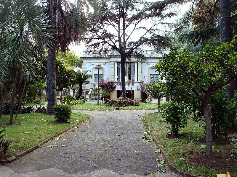 File:Old Villa, Brazo Oriental, Montevideo.jpg