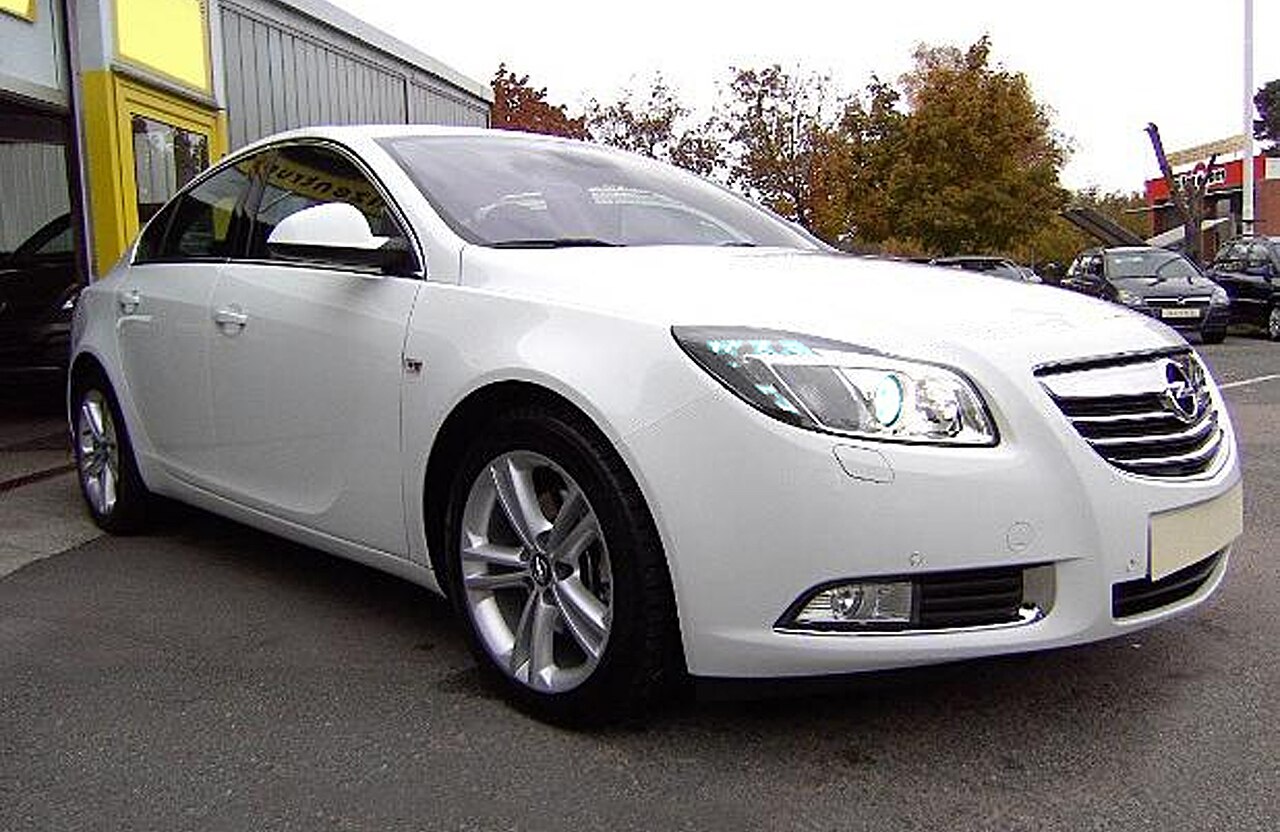 File:Opel Insignia Sports Tourer 2.0 CDTI Cosmo front 20100613.jpg -  Wikimedia Commons