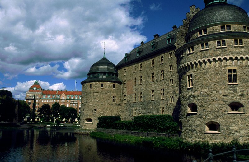 File:Orebro castle May 2004.jpg