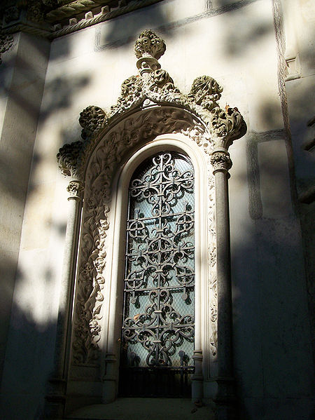 File:Palacio-da-Regaleira Capela6 Sintra Set-07.jpg