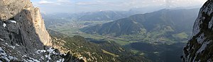 Blick Richtung Südost auf Radstädter Tauern, Ankogel- und Goldberggruppe, im Tal Saalfelden und Leogang