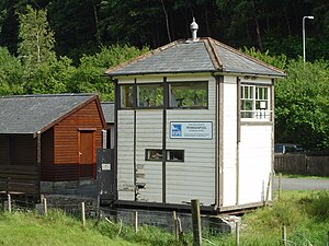 Penmaenpool signal box - 2004-07-17.jpg