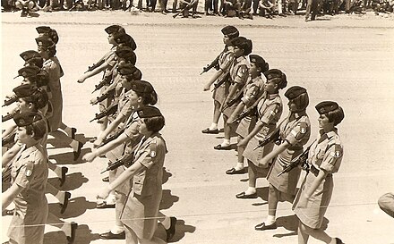 Femmes soldates en parade, Jérusalem, 1968
