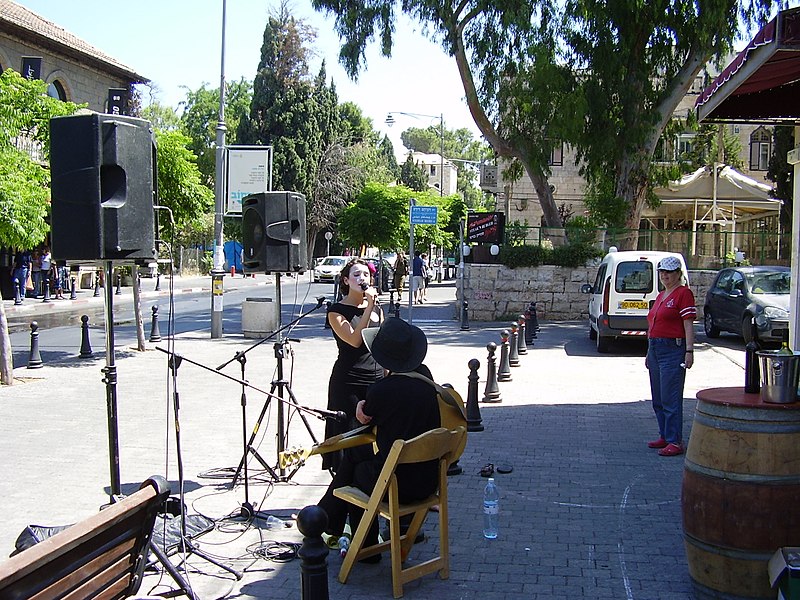 File:PikiWiki Israel 5025 street show in jerusalem.jpg