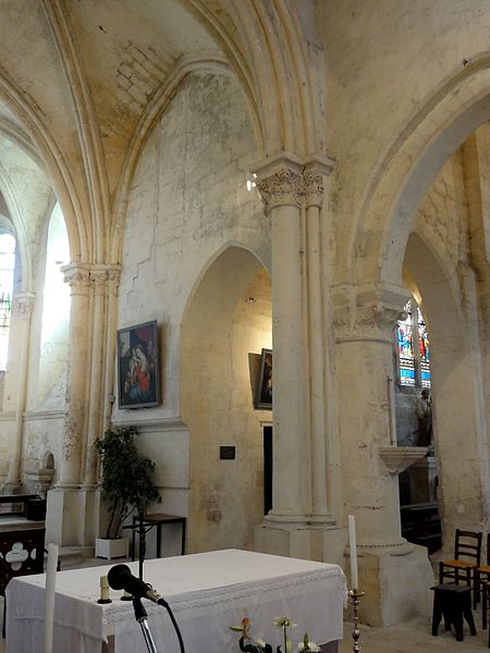 Fichier:Pontpoint (60), église Saint-Gervais, nef, 6e travée, vue vers le sud-est (base du clocher).jpg