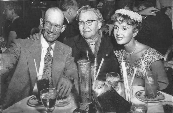 Reynolds (right) with her grandmother O. Harman (center) and father Ray Reynolds in 1955