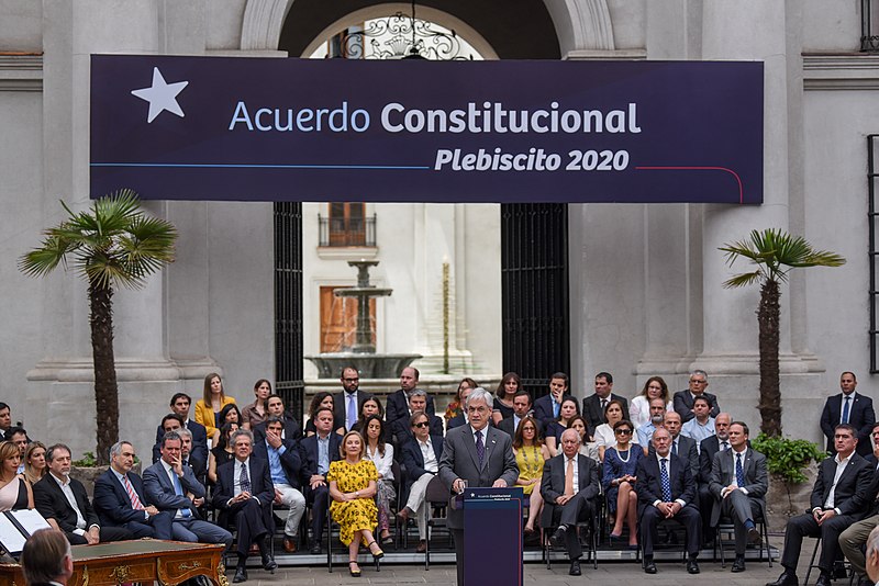 File:Promulgación de la reforma a la consittución que habilita la realización del Plebiscito 2020.jpg