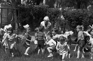 English: Playground at company preschool of the Nikopol South Pipe Plant Русский: Дети на прогулке. Детский сад Никопольского Южнотрубного завода