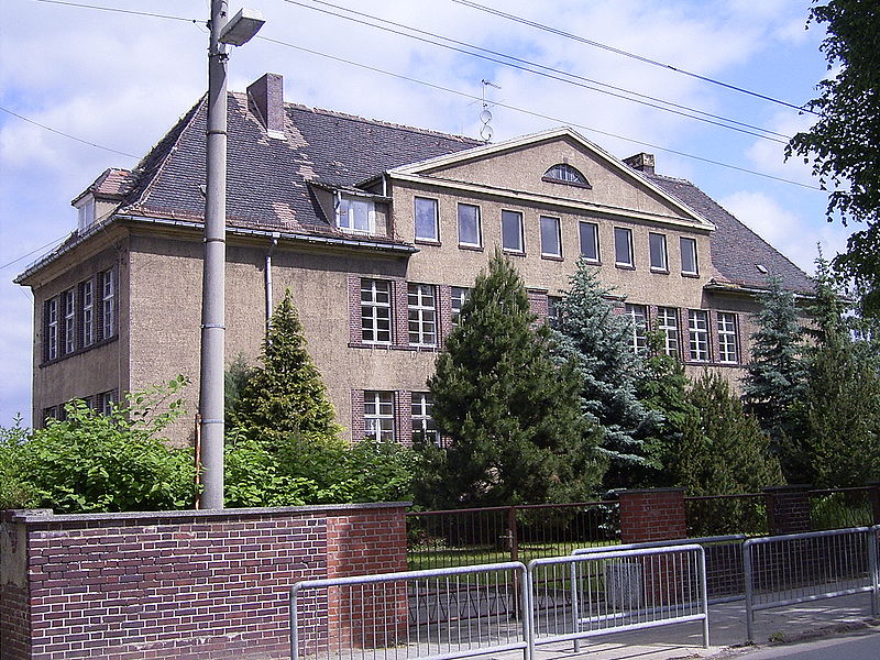 File:Radegast-Anhalt.Schule.jpg