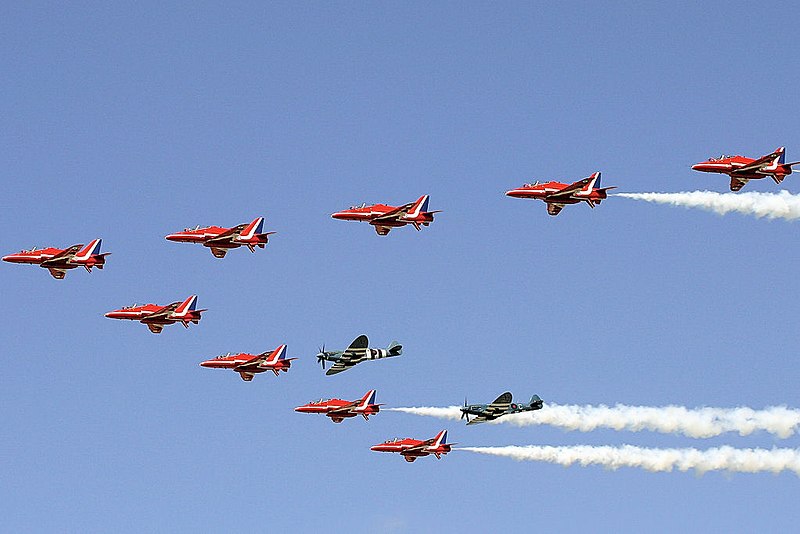 File:Red Arrows - RIAT 2005 (2950132122).jpg