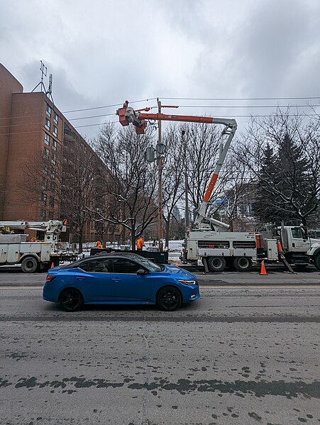 File:Replacing electrical transformers on Parliament Street, 2022 12 12 (52559284142).jpg