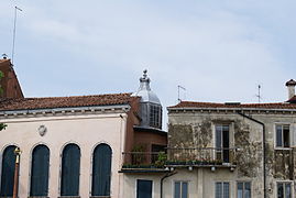 Particularidad de la Schola Italiana en el Ghetto Nuovo.