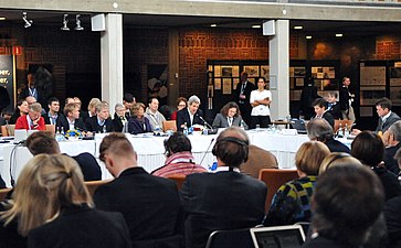 USA:s utrikesminister John Kerry talar under Arktiska rådets möte i Kiruna 2013.