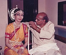 Sharmila with Guru Kelucharan Mohapatra Sharmila with Guruji.jpg