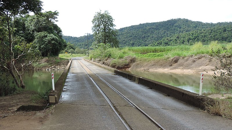 File:Single lane bridge for road vehicles and cane trains across the Russell River between Babinda (foreground) and East Russell (background), 2018.jpg