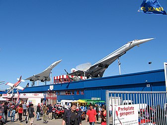 Le musée automobile et technologique de Sinsheim expose un Tupolev Tu-144 et un Concorde ; c'est le seul endroit au monde où il est possible de voir ces deux appareils réunis. (définition réelle 2 272 × 1 704)