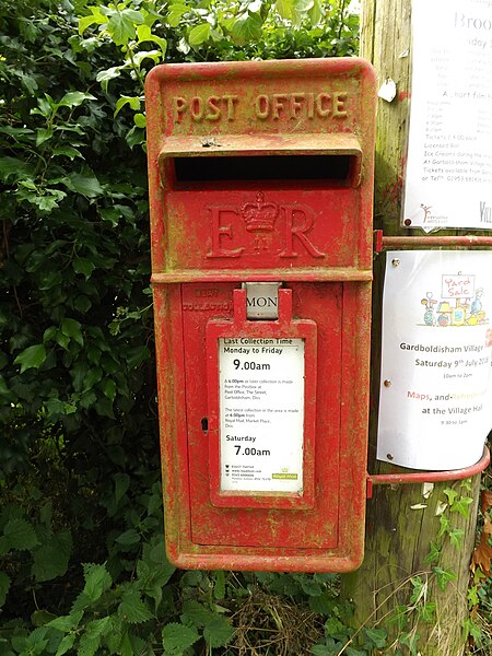 File:Smallworth Postbox - geograph.org.uk - 5052201.jpg