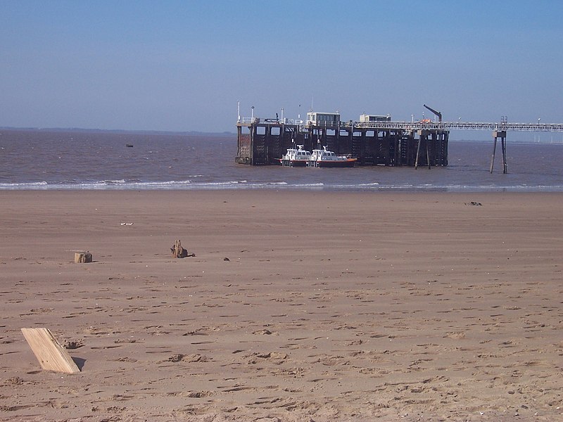 File:SpurnPoint Pier.JPG