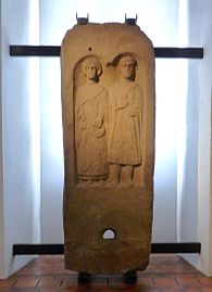 Stele (gravsten) af et bondepar (Arkæologisk Museum, Strasbourg)