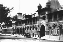 Queen's Hotel, ca. 1932 StateLibQld 1 116576 Queens Hotel in Townsville, ca. 1932.jpg