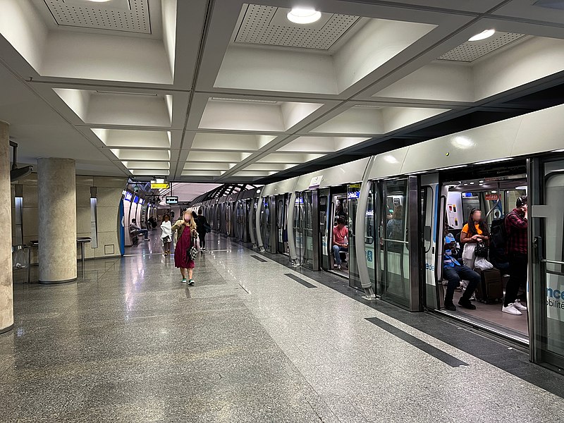 File:Station Saint Lazare Métro Paris Ligne 14 - Paris VIII (FR75) - 2022-07-01 - 1.jpg