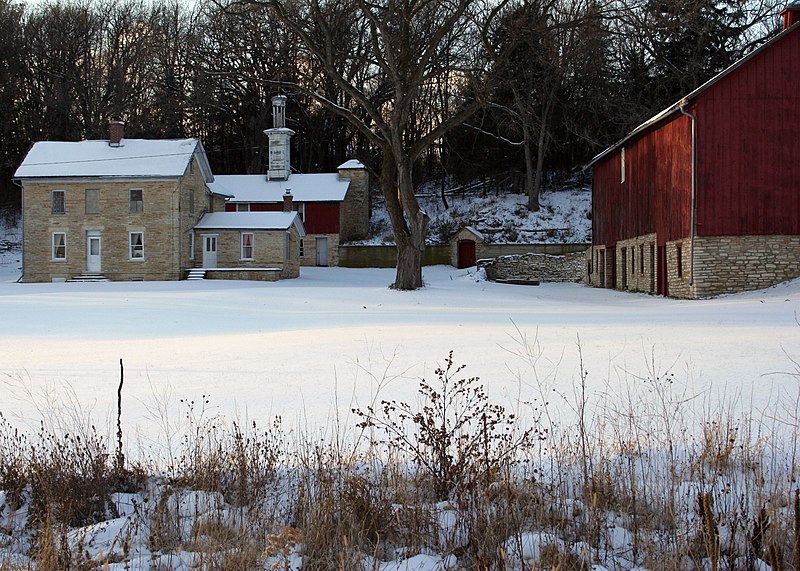 File:StoppelFarm.JPG