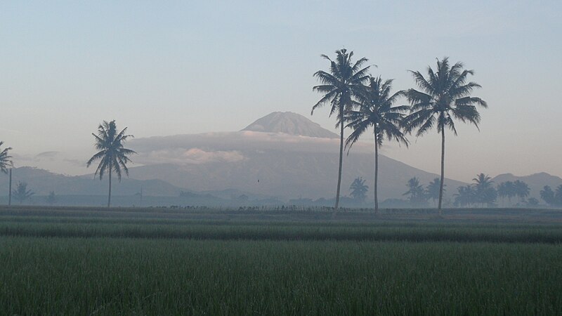 File:Sumbing Mount, Magelang.JPG