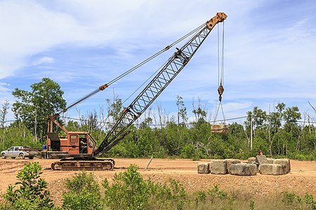 A P&H Crane lifting ashlars