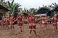 Bahasa Indonesia: Tari Gintur yang dibawakan oleh remaja dari suku Dayak Halong dalam Festival Pesona Budaya Dayak Meratus IV di Kabupaten Balangan, Kalimantan Selatan pada 31 Maret 2018.