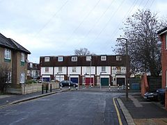 Queens Park Road'da teraslı konut - geograph.org.uk - 1623300.jpg