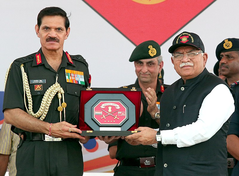 File:The Chief of Army Staff, General Dalbir Singh presenting a memento to the Chief Minister of Haryana, Shri Manohar Lal Khattar at the foundation stone laying ceremony of Jai Jawan Awas Yojna (JJAY), in Bahadurgarh, Haryana.jpg