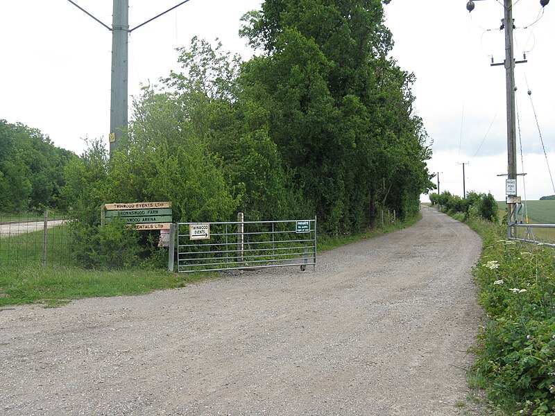 File:The road to Twinwood - geograph.org.uk - 2464355.jpg