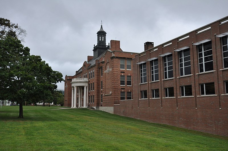 File:TiconderogaNY HighSchool.jpg