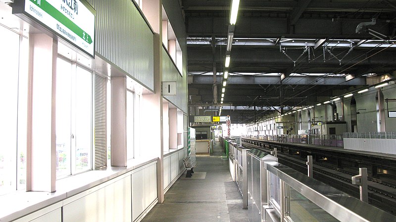 File:Tohoku-shinkansen-Mizusawaesashi-station-platform-20110616-173116.jpg