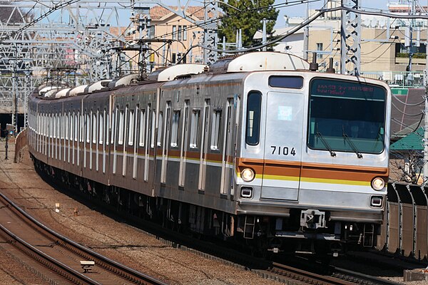 Set 7104 on the Tokyu Toyoko Line in March 2021