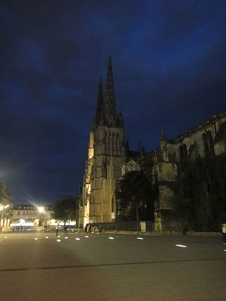 File:Torres de la catedral de Burdeos.JPG