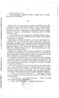 — On y va ! On y va ! — Pas dommage ! appuya Crozon, amusé par la mine déconfite du camarade. III Il gelait dur, bien que pas un nuage ne troublât le bleu pâli et déteint du ciel ; tout était blanc de la neige tombée abondamment la veille et durcie en croûte épaisse par le froid persistant de la nuit. Par places, le soleil caressait de traînées roses ces étendues uniformément blanches, dont le reflet brûlait les yeux. — Joli temps pour la promenade ! gouailla Crozon, regardant de côté Faraud qui soufflait dans ses doigts et continuait à ronchonner en dedans. Dégringolant le flanc du plateau, tantôt par glissades involontaires sur une couche de neige résistante, tantôt par enjambées saccadées, en enfonçant les talons lourdement dans des épaisseurs plus molles, la petite troupe se dirigea en droite ligne sur Gagny, où le caporal se souvenait d’avoir vu, pas loin de la voie du chemin de fer des propriétés qu’il supposait non explorées encore. Quand on atteignit les premières maisons, les moblots placèrent soigneusement une cartouche dans la chambre de leur chassepot et s’avancèrent avec plus de prudence, l’arme prête à faire feu à la moindre rencontre suspecte. On glissait le long des murs, en s’effaçant le plus possible, avançant le nez avant de risquer le corps, dès que la rue faisait une courbe, de manière à bien étudier les endroits, et on ne s’aventurait que lentement, le caporal ouvrant la marche et Faraud la fermant. Une maison plus importante attira tout à coup leur attention ; une inscription courait en grandes lettres sur le mur ; plus de volets ni de croisées, tout avait été brisé, saccagé, les gonds même tordus et descellés, dans une rage de destruction qu’on retrouvait partout où avaient passé les Prussiens. — Tiens, une usine à parfumerie ! — remarqua Tournevire, montrant les mots peints en noir sur le plâtre et brillants au soleil. — C’est, ma foi ! vrai ! reprit Navaret. — Mais il ne doit pas y avoir à manger là dedans. — Faut voir ! Faut voir — continua Tournevire.