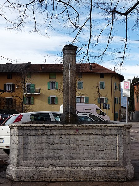 File:Trento-Povo-fountain in piazza Giannantonio Manci.jpg