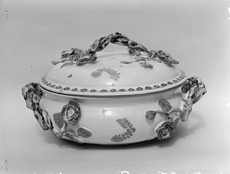 File:Tureen with cover MET 158269.jpg