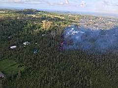 Skog satt i brann av lavastrømmer, 3. mai 2018